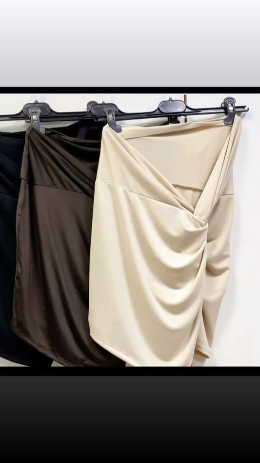 A: Gonnellina con spacco